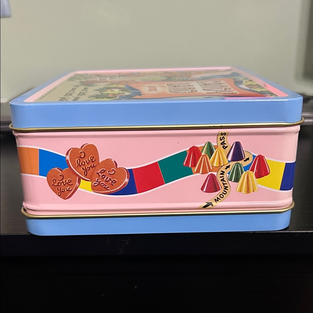 Hasbro Candy Land Game Tin Box - Blue and Red - Picture 3 of 7